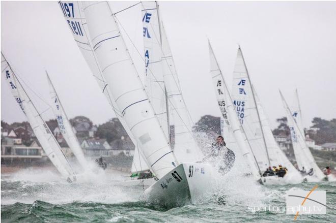 Pedro Andrade (POR), with a team of Henry Bagnall and Charles Nankin, representing the Norddeutscher Regatta Verein, Germany – Etchells World Championship © Sportography.tv